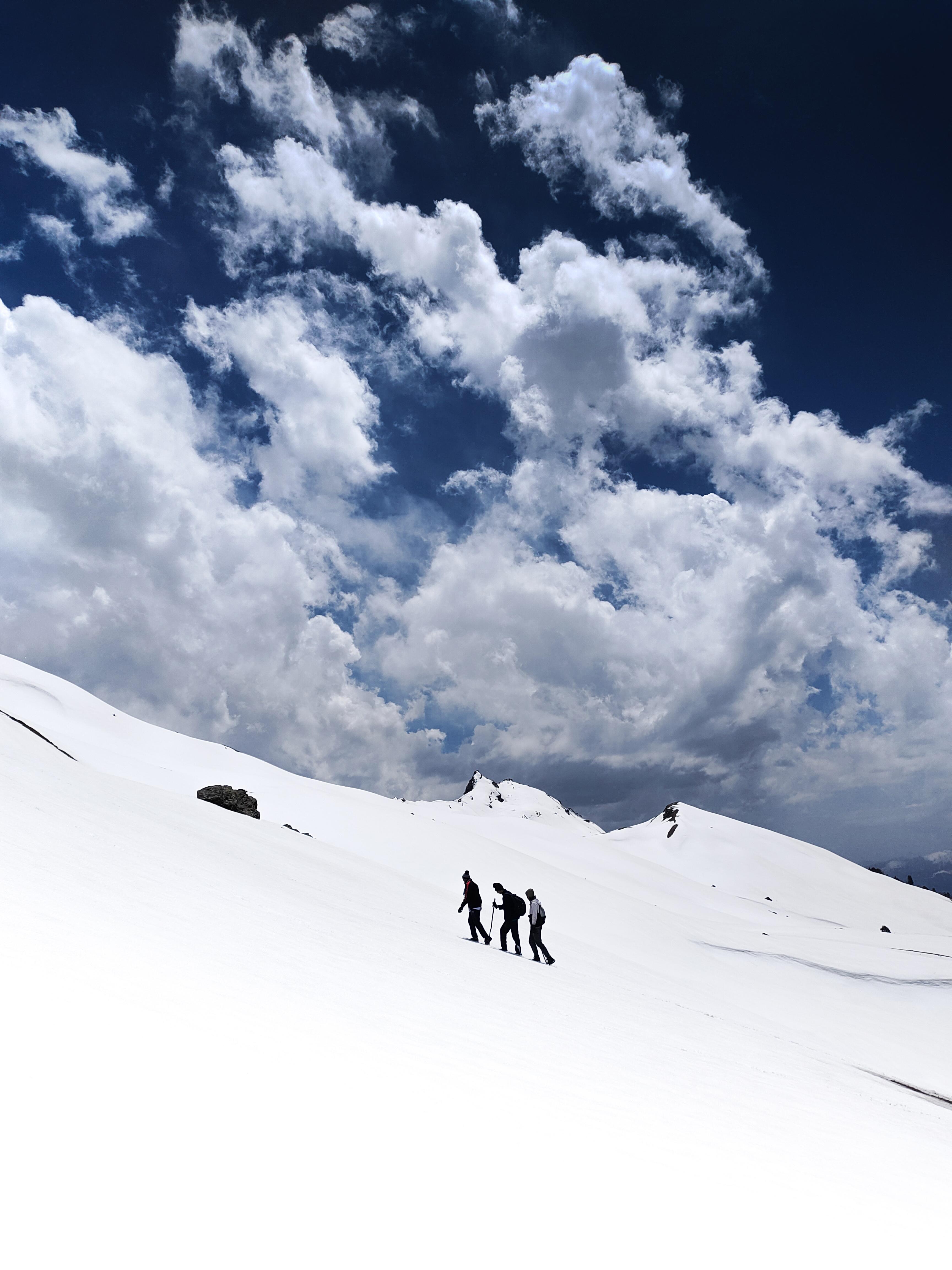 Climbing towards bhrigu lake